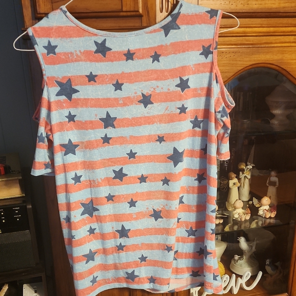 ✨5/$8✨ Blue and Pink Star Patterned Women's Top B4 - Picture 4 of 7